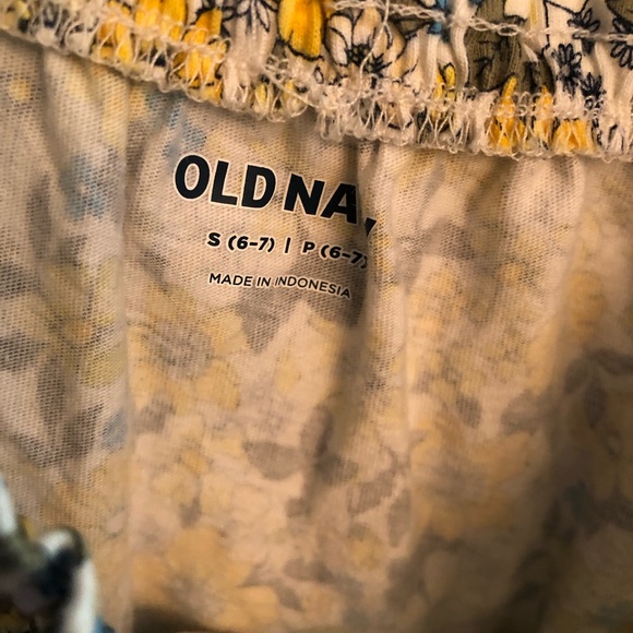 Yellow Floral shorts romper 6-7 years - Picture 3 of 4